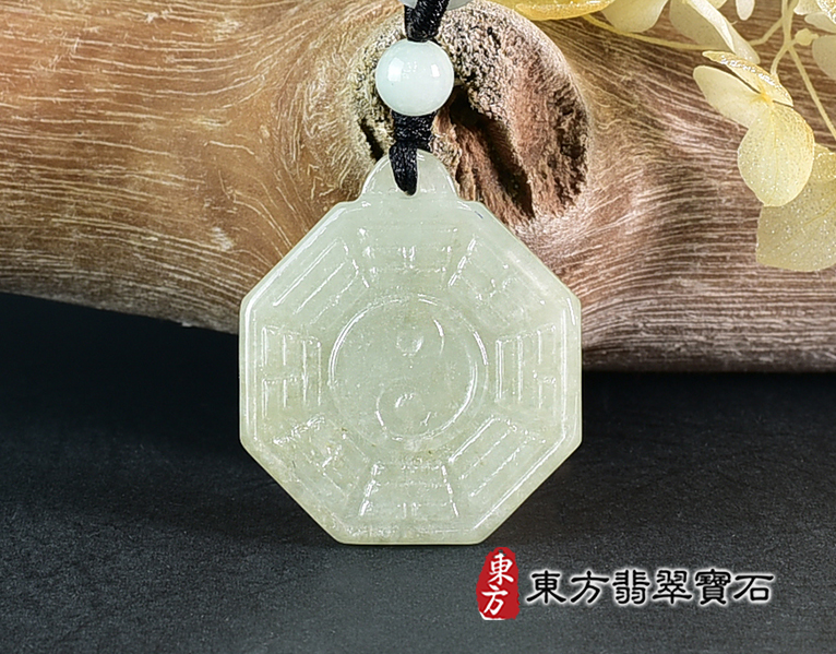 翡翠八卦項鍊玉珮(精工八卦太極,先天八卦:八卦牌A貨翡翠八卦玉珮、緬甸玉八卦玉墜)。八卦,ED498。訂做各種翡翠八卦吊墜玉珮項鍊。★附A貨翡翠雙證書 0.jpg