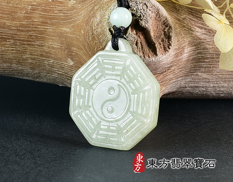 翡翠八卦項鍊玉珮(精工八卦太極,先天八卦:八卦牌A貨翡翠八卦玉珮、緬甸玉八卦玉墜)。八卦,ED498。訂做各種翡翠八卦吊墜玉珮項鍊。★附A貨翡翠雙證書 4.jpg