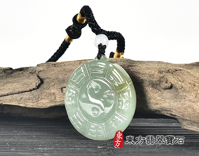 翡翠八卦項鍊玉珮(精工八卦太極,先天八卦:八卦牌A貨翡翠八卦玉珮、緬甸玉八卦玉墜)。八卦,ED498。訂做各種翡翠八卦吊墜玉珮項鍊。★附A貨翡翠雙證書 1.jpg