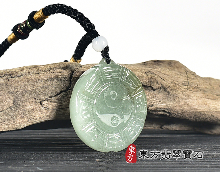 翡翠八卦項鍊玉珮(精工八卦太極,先天八卦:八卦牌A貨翡翠八卦玉珮、緬甸玉八卦玉墜)。八卦,ED498。訂做各種翡翠八卦吊墜玉珮項鍊。★附A貨翡翠雙證書 2.jpg