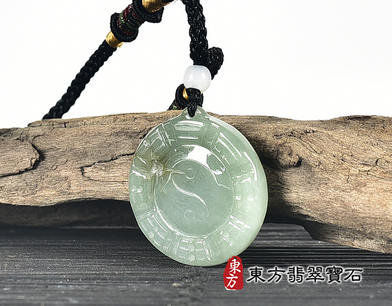 翡翠八卦項鍊玉珮(精工八卦太極,先天八卦:八卦牌A貨翡翠八卦玉珮、緬甸玉八卦玉墜)。八卦,ED498。訂做各種翡翠八卦吊墜玉珮項鍊。★附A貨翡翠雙證書 4.jpg