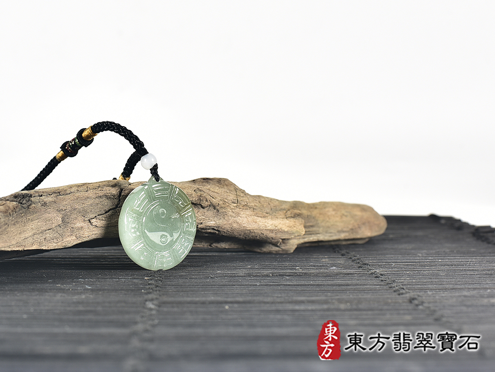 翡翠八卦項鍊玉珮(精工八卦太極,先天八卦:八卦牌A貨翡翠八卦玉珮、緬甸玉八卦玉墜)。八卦,ED498。訂做各種翡翠八卦吊墜玉珮項鍊。★附A貨翡翠雙證書 6.jpg