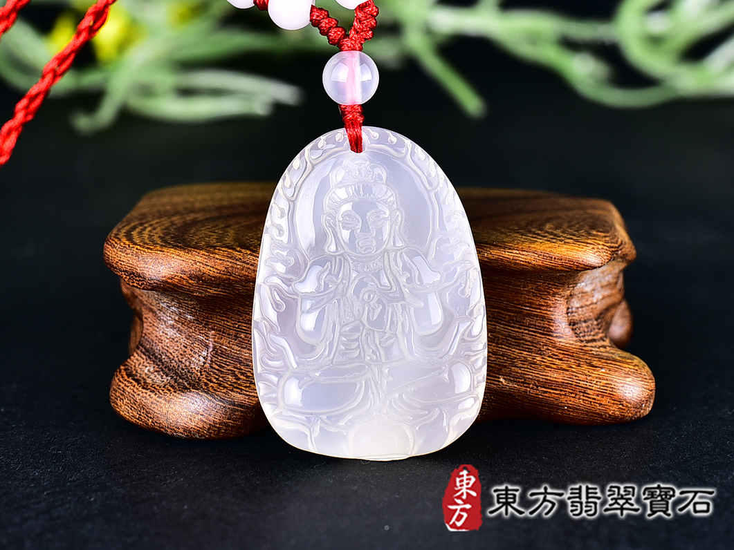瑪瑙大日如來項鍊玉珮(大日如來:大日如來牌瑪瑙大日如來玉珮、玉髓大日如來玉墜)。白瑪瑙玉髓大日如來,FD780。客製化訂做各種瑪瑙玉髓大日如來吊墜玉珮項鍊。★附東方翡翠寶石保證卡 0.jpg