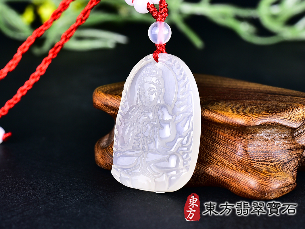 瑪瑙大日如來項鍊玉珮(大日如來:大日如來牌瑪瑙大日如來玉珮、玉髓大日如來玉墜)。白瑪瑙玉髓大日如來,FD780。客製化訂做各種瑪瑙玉髓大日如來吊墜玉珮項鍊。★附東方翡翠寶石保證卡 1.jpg