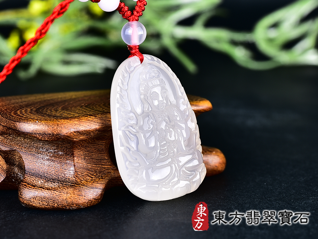 瑪瑙大日如來項鍊玉珮(大日如來:大日如來牌瑪瑙大日如來玉珮、玉髓大日如來玉墜)。白瑪瑙玉髓大日如來,FD780。客製化訂做各種瑪瑙玉髓大日如來吊墜玉珮項鍊。★附東方翡翠寶石保證卡 2.jpg