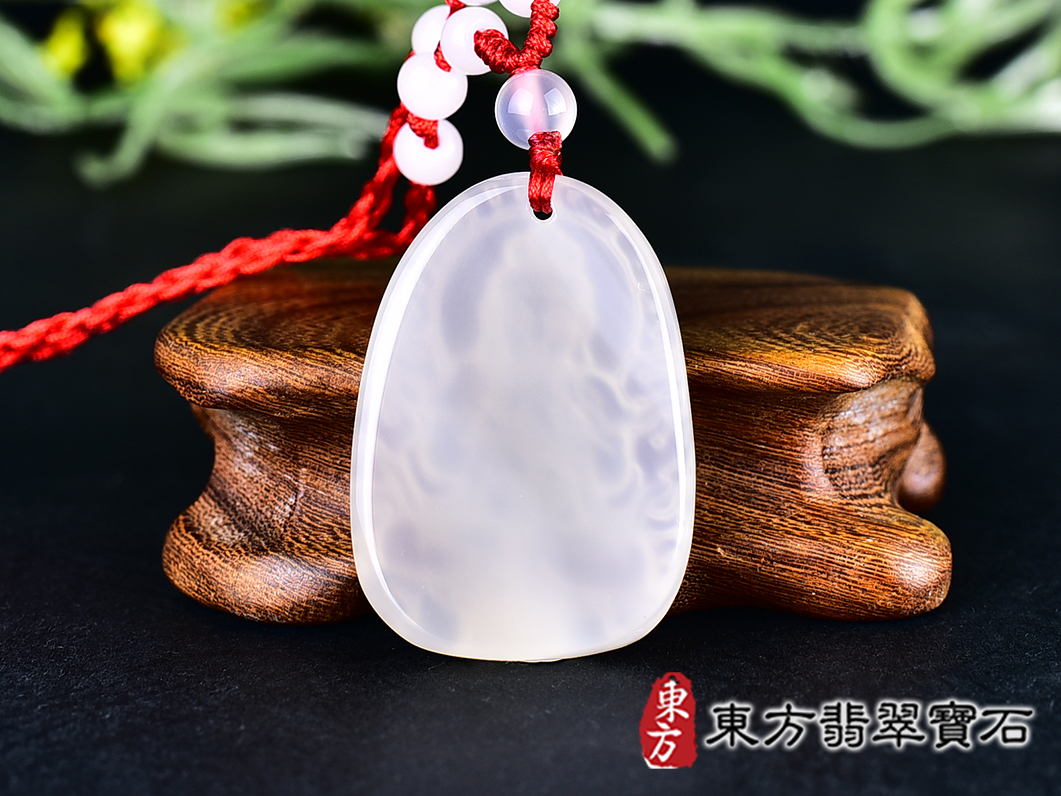 瑪瑙大日如來項鍊玉珮(大日如來:大日如來牌瑪瑙大日如來玉珮、玉髓大日如來玉墜)。白瑪瑙玉髓大日如來,FD780。客製化訂做各種瑪瑙玉髓大日如來吊墜玉珮項鍊。★附東方翡翠寶石保證卡 5.jpg
