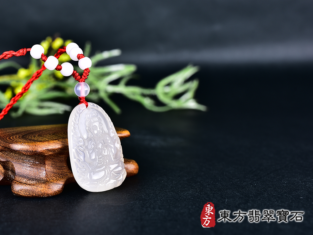 瑪瑙大日如來項鍊玉珮(大日如來:大日如來牌瑪瑙大日如來玉珮、玉髓大日如來玉墜)。白瑪瑙玉髓大日如來,FD780。客製化訂做各種瑪瑙玉髓大日如來吊墜玉珮項鍊。★附東方翡翠寶石保證卡 6.jpg