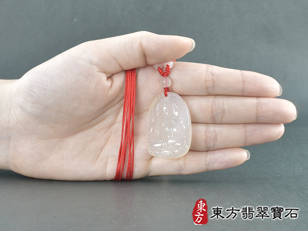 瑪瑙大日如來項鍊玉珮(大日如來:大日如來牌瑪瑙大日如來玉珮、玉髓大日如來玉墜)。白瑪瑙玉髓大日如來,FD780。客製化訂做各種瑪瑙玉髓大日如來吊墜玉珮項鍊。★附東方翡翠寶石保證卡 7.jpg