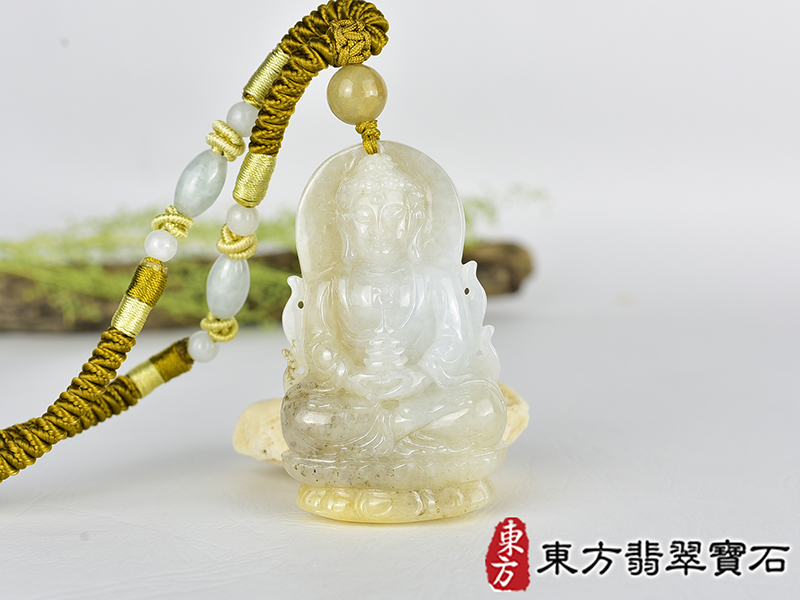 翡翠藥師佛項鍊玉珮(藥師佛:藥師佛牌A貨翡翠藥師佛玉珮、緬甸玉藥師佛玉墜)。淺綠帶褐黃色細豆種藥師佛,FD759。客製化訂做各種翡翠藥師佛吊墜玉珮項鍊。★附A貨翡翠雙證書 0.jpg