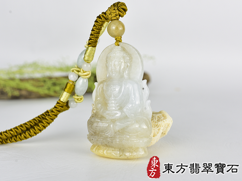 翡翠藥師佛項鍊玉珮(藥師佛:藥師佛牌A貨翡翠藥師佛玉珮、緬甸玉藥師佛玉墜)。淺綠帶褐黃色細豆種藥師佛,FD759。客製化訂做各種翡翠藥師佛吊墜玉珮項鍊。★附A貨翡翠雙證書 1.jpg