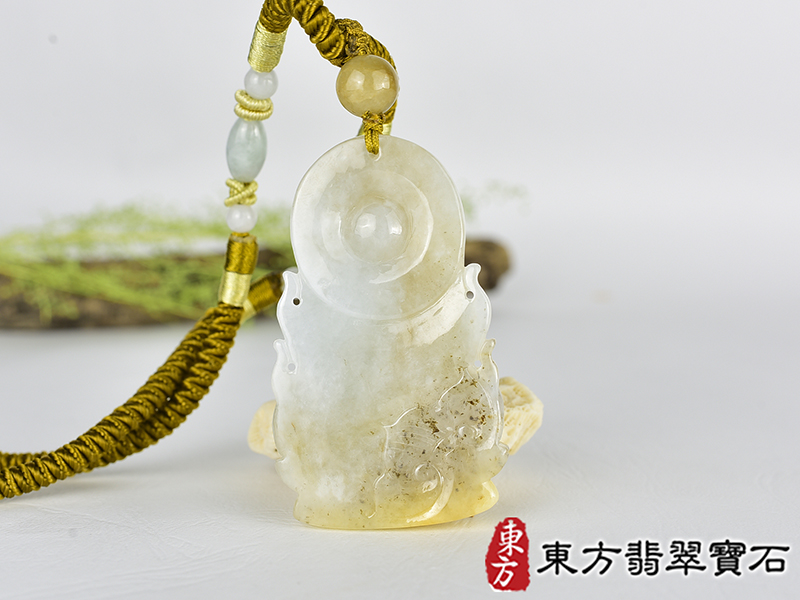 翡翠藥師佛項鍊玉珮(藥師佛:藥師佛牌A貨翡翠藥師佛玉珮、緬甸玉藥師佛玉墜)。淺綠帶褐黃色細豆種藥師佛,FD759。客製化訂做各種翡翠藥師佛吊墜玉珮項鍊。★附A貨翡翠雙證書 3.jpg