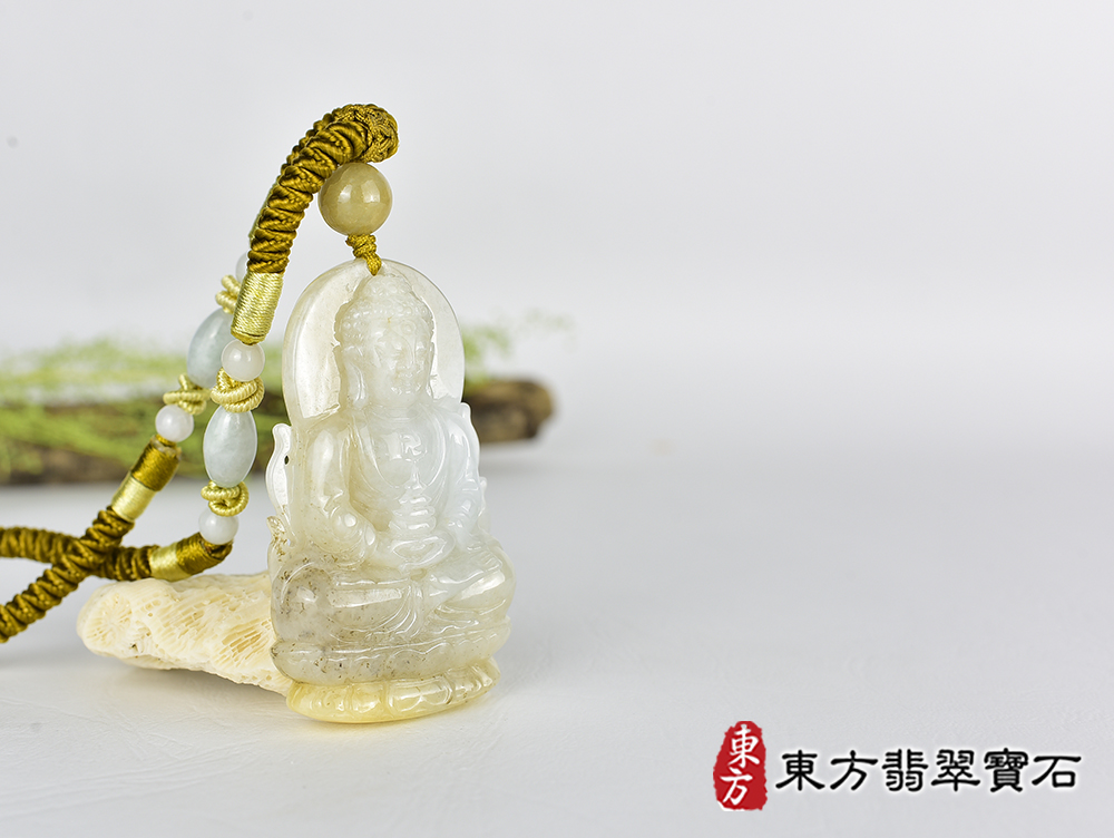 翡翠藥師佛項鍊玉珮(藥師佛:藥師佛牌A貨翡翠藥師佛玉珮、緬甸玉藥師佛玉墜)。淺綠帶褐黃色細豆種藥師佛,FD759。客製化訂做各種翡翠藥師佛吊墜玉珮項鍊。★附A貨翡翠雙證書 4.jpg