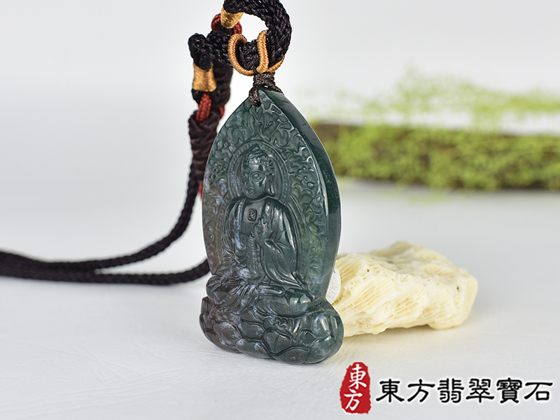 水草玉藥師佛項鍊玉珮(藥師如來:藥師佛牌水草玉藥師佛玉珮、水草玉藥師佛玉墜)。水草玉藥師佛,FD787。客製化訂做各種水草玉藥師佛吊墜玉珮項鍊。★附東方翡翠寶石保證卡 1.jpg