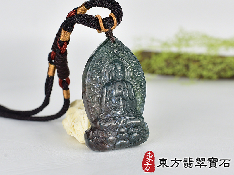 水草玉藥師佛項鍊玉珮(藥師如來:藥師佛牌水草玉藥師佛玉珮、水草玉藥師佛玉墜)。水草玉藥師佛,FD787。客製化訂做各種水草玉藥師佛吊墜玉珮項鍊。★附東方翡翠寶石保證卡 2.jpg