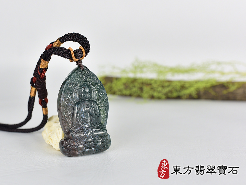水草玉藥師佛項鍊玉珮(藥師如來:藥師佛牌水草玉藥師佛玉珮、水草玉藥師佛玉墜)。水草玉藥師佛,FD787。客製化訂做各種水草玉藥師佛吊墜玉珮項鍊。★附東方翡翠寶石保證卡 4.jpg