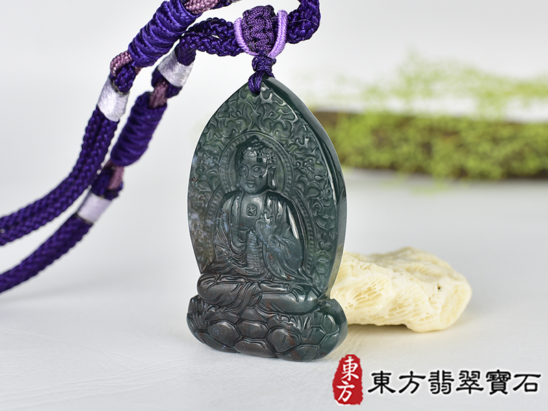 水草玉藥師佛項鍊玉珮(藥師如來:藥師佛牌水草玉藥師佛玉珮、水草玉藥師佛玉墜)。水草玉藥師佛,FD788。客製化訂做各種水草玉藥師佛吊墜玉珮項鍊。★附東方翡翠寶石保證卡 1.jpg