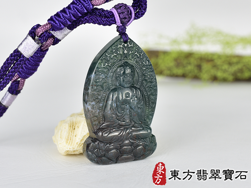 水草玉藥師佛項鍊玉珮(藥師如來:藥師佛牌水草玉藥師佛玉珮、水草玉藥師佛玉墜)。水草玉藥師佛,FD788。客製化訂做各種水草玉藥師佛吊墜玉珮項鍊。★附東方翡翠寶石保證卡 2.jpg