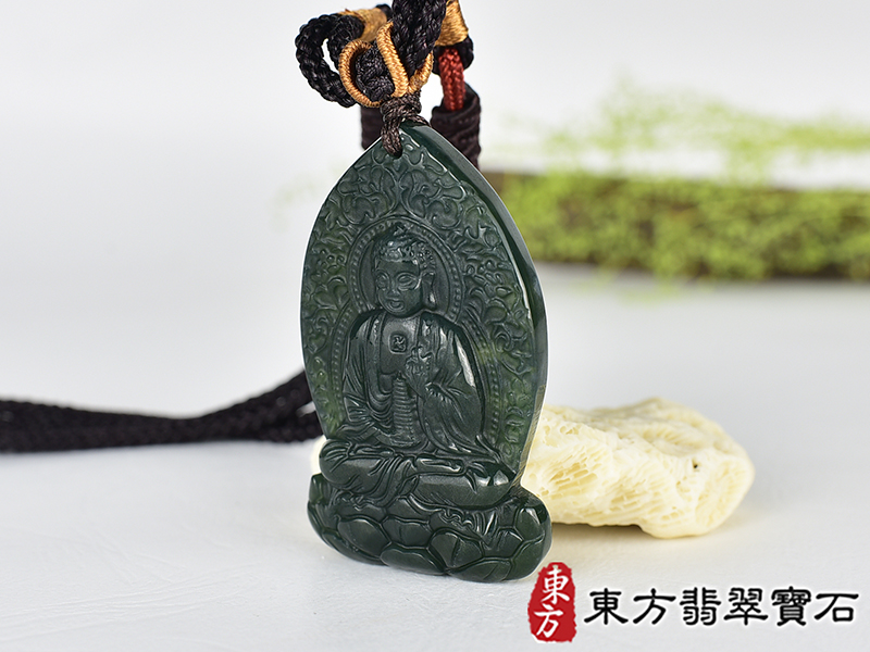 水草玉藥師佛項鍊玉珮(藥師如來:藥師佛牌水草玉藥師佛玉珮、水草玉藥師佛玉墜)。水草玉藥師佛,FD789。客製化訂做各種水草玉藥師佛吊墜玉珮項鍊。★附東方翡翠寶石保證卡 1.jpg