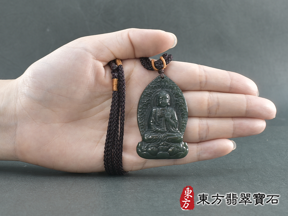水草玉藥師佛項鍊玉珮(藥師如來:藥師佛牌水草玉藥師佛玉珮、水草玉藥師佛玉墜)。水草玉藥師佛,FD789。客製化訂做各種水草玉藥師佛吊墜玉珮項鍊。★附東方翡翠寶石保證卡 5.jpg