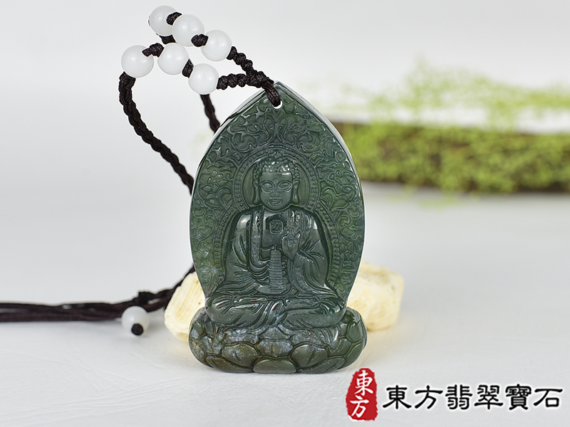 水草玉藥師佛項鍊玉珮(藥師如來:藥師佛牌水草玉藥師佛玉珮、水草玉藥師佛玉墜)。水草玉藥師佛,FD790。客製化訂做各種水草玉藥師佛吊墜玉珮項鍊。★附東方翡翠寶石保證卡 0.jpg