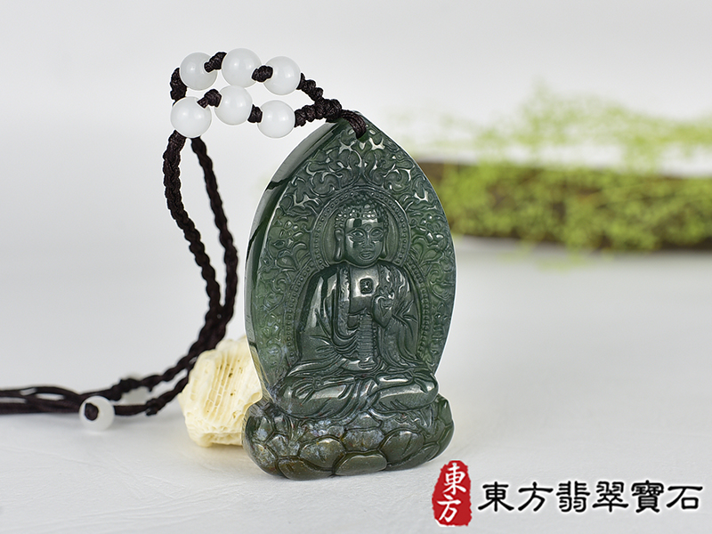 水草玉藥師佛項鍊玉珮(藥師如來:藥師佛牌水草玉藥師佛玉珮、水草玉藥師佛玉墜)。水草玉藥師佛,FD790。客製化訂做各種水草玉藥師佛吊墜玉珮項鍊。★附東方翡翠寶石保證卡 2.jpg