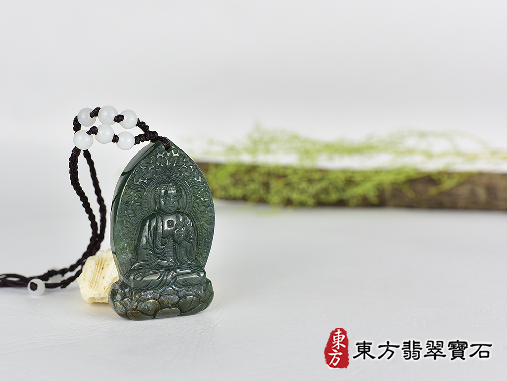 水草玉藥師佛項鍊玉珮(藥師如來:藥師佛牌水草玉藥師佛玉珮、水草玉藥師佛玉墜)。水草玉藥師佛,FD790。客製化訂做各種水草玉藥師佛吊墜玉珮項鍊。★附東方翡翠寶石保證卡 4.jpg