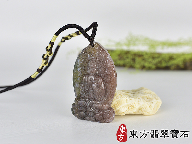水草玉藥師佛項鍊玉珮(藥師如來:藥師佛牌水草玉藥師佛玉珮、水草玉藥師佛玉墜)。水草玉藥師佛,FD791。客製化訂做各種水草玉藥師佛吊墜玉珮項鍊。★附東方翡翠寶石保證卡 1.jpg