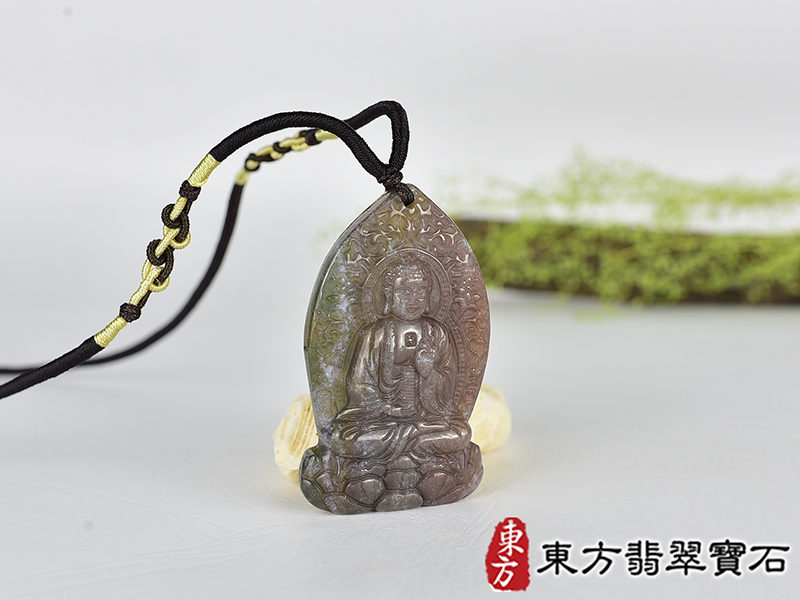 水草玉藥師佛項鍊玉珮(藥師如來:藥師佛牌水草玉藥師佛玉珮、水草玉藥師佛玉墜)。水草玉藥師佛,FD791。客製化訂做各種水草玉藥師佛吊墜玉珮項鍊。★附東方翡翠寶石保證卡 2.jpg