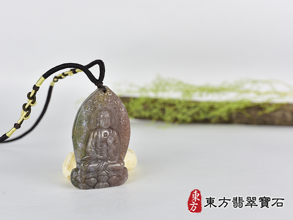 水草玉藥師佛項鍊玉珮(藥師如來:藥師佛牌水草玉藥師佛玉珮、水草玉藥師佛玉墜)。水草玉藥師佛,FD791。客製化訂做各種水草玉藥師佛吊墜玉珮項鍊。★附東方翡翠寶石保證卡 4.jpg