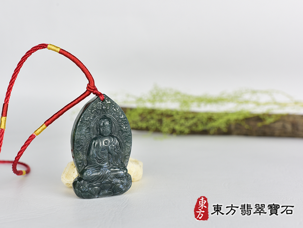 水草玉藥師佛項鍊玉珮(藥師如來:藥師佛牌水草玉藥師佛玉珮、水草玉藥師佛玉墜)。水草玉藥師佛,FD792。客製化訂做各種水草玉藥師佛吊墜玉珮項鍊。★附東方翡翠寶石保證卡 4.jpg