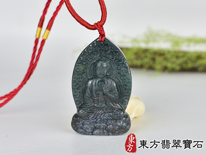 水草玉藥師佛項鍊玉珮(藥師如來:藥師佛牌水草玉藥師佛玉珮、水草玉藥師佛玉墜)。水草玉藥師佛,FD795。客製化訂做各種水草玉藥師佛吊墜玉珮項鍊。★附東方翡翠寶石保證卡 0.jpg