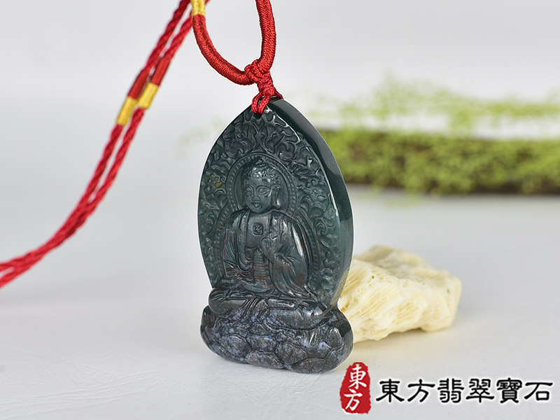 水草玉藥師佛項鍊玉珮(藥師如來:藥師佛牌水草玉藥師佛玉珮、水草玉藥師佛玉墜)。水草玉藥師佛,FD795。客製化訂做各種水草玉藥師佛吊墜玉珮項鍊。★附東方翡翠寶石保證卡 1.jpg