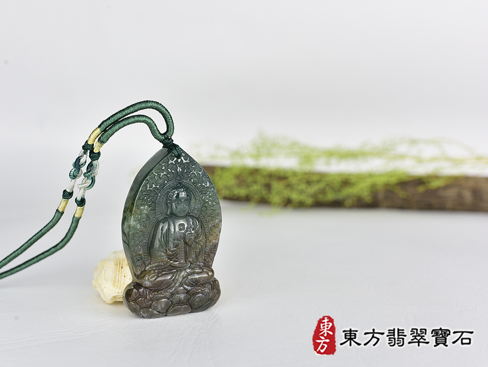 水草玉藥師佛項鍊玉珮(藥師如來:藥師佛牌水草玉藥師佛玉珮、水草玉藥師佛玉墜)。水草玉藥師佛,FD796。客製化訂做各種水草玉藥師佛吊墜玉珮項鍊。★附東方翡翠寶石保證卡 4.jpg