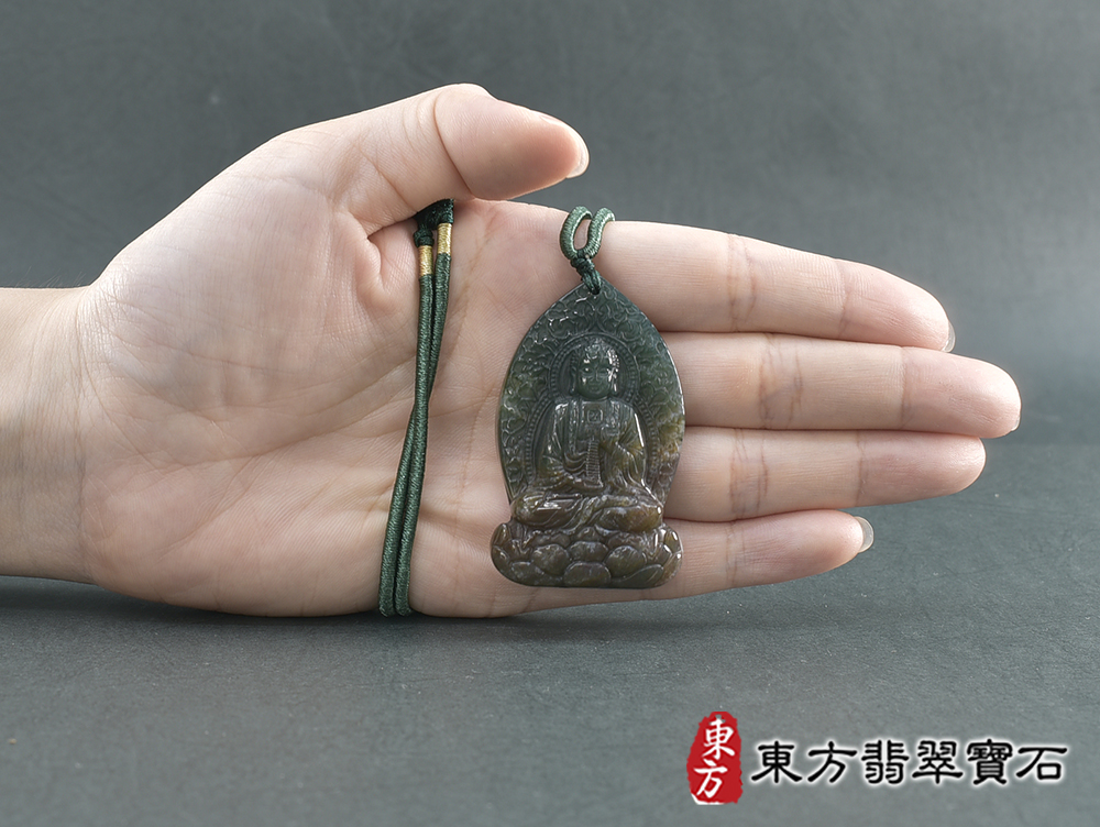 水草玉藥師佛項鍊玉珮(藥師如來:藥師佛牌水草玉藥師佛玉珮、水草玉藥師佛玉墜)。水草玉藥師佛,FD796。客製化訂做各種水草玉藥師佛吊墜玉珮項鍊。★附東方翡翠寶石保證卡 5.jpg