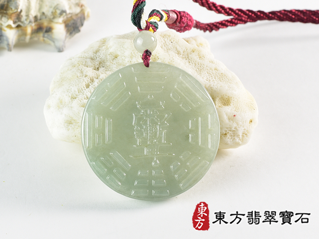 翡翠八卦項鍊玉珮(精工八卦太極,先天八卦:八卦牌A貨翡翠八卦玉珮、緬甸玉八卦玉墜)。淡綠色油青種八卦,FP058。訂做各種翡翠八卦吊墜玉珮項鍊。★附A貨翡翠雙證書 0.jpg