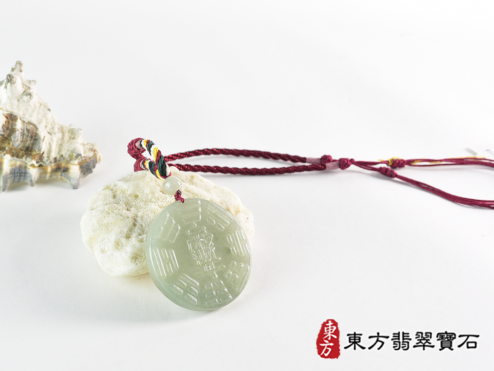 翡翠八卦項鍊玉珮(精工八卦太極,先天八卦:八卦牌A貨翡翠八卦玉珮、緬甸玉八卦玉墜)。淡綠色油青種八卦,FP058。訂做各種翡翠八卦吊墜玉珮項鍊。★附A貨翡翠雙證書 4.jpg