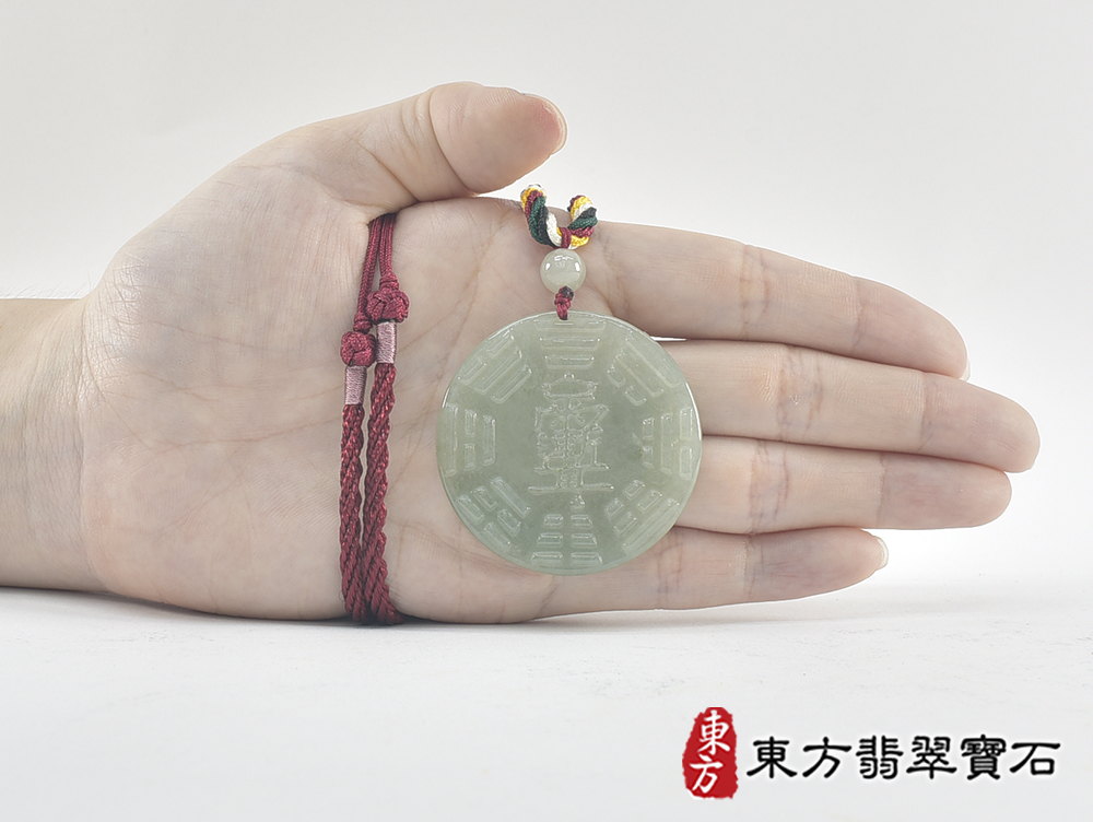 翡翠八卦項鍊玉珮(精工八卦太極,先天八卦:八卦牌A貨翡翠八卦玉珮、緬甸玉八卦玉墜)。淡綠色油青種八卦,FP058。訂做各種翡翠八卦吊墜玉珮項鍊。★附A貨翡翠雙證書 5.jpg