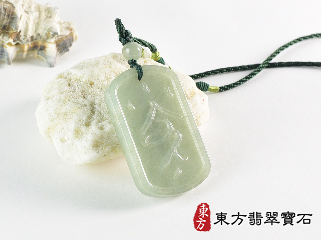 翡翠令牌項鍊玉珮(令牌:令牌A貨翡翠令牌玉珮、緬甸玉令牌玉墜)。淡綠色油青種令牌,FP059。客製化訂做各種翡翠令牌吊墜玉珮項鍊。★附A貨翡翠雙證書 2.jpg