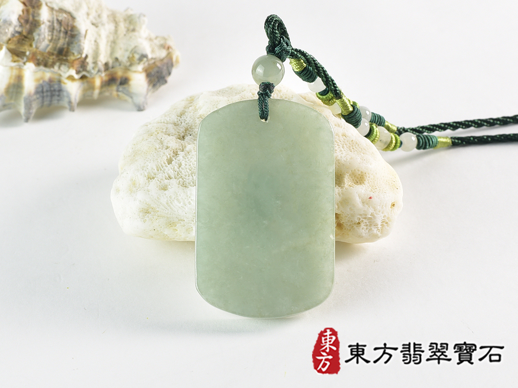 翡翠令牌項鍊玉珮(令牌:令牌A貨翡翠令牌玉珮、緬甸玉令牌玉墜)。淡綠色油青種令牌,FP059。客製化訂做各種翡翠令牌吊墜玉珮項鍊。★附A貨翡翠雙證書 3.jpg