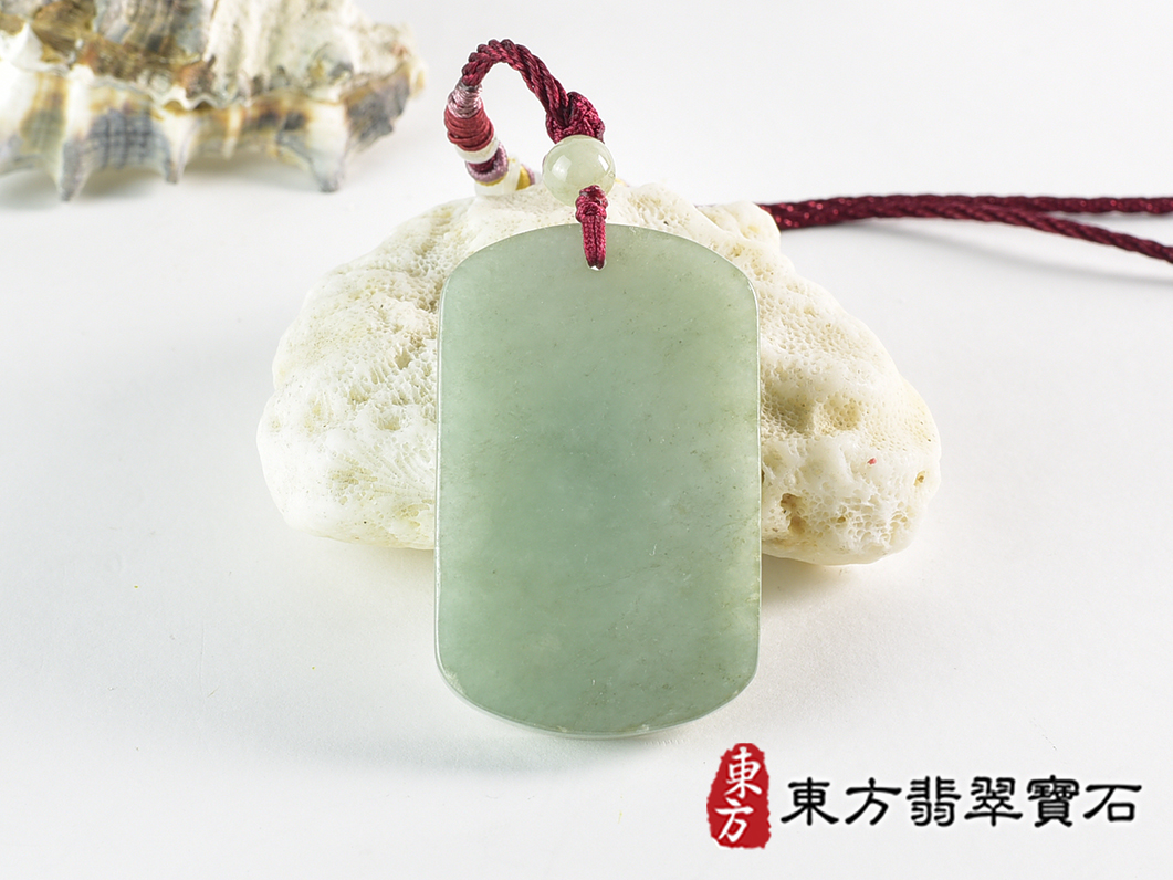 翡翠令牌項鍊玉珮(令牌:令牌A貨翡翠令牌玉珮、緬甸玉令牌玉墜)。淡綠色油青種令牌,FP060。客製化訂做各種翡翠令牌吊墜玉珮項鍊。★附A貨翡翠雙證書 3.jpg