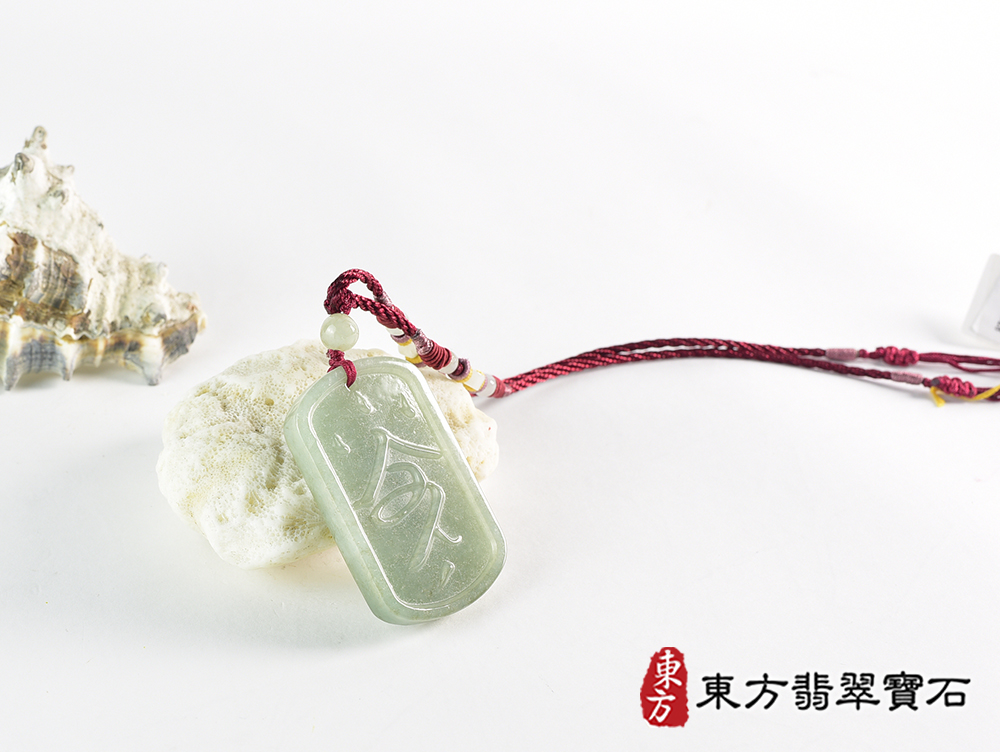 翡翠令牌項鍊玉珮(令牌:令牌A貨翡翠令牌玉珮、緬甸玉令牌玉墜)。淡綠色油青種令牌,FP060。客製化訂做各種翡翠令牌吊墜玉珮項鍊。★附A貨翡翠雙證書 4.jpg