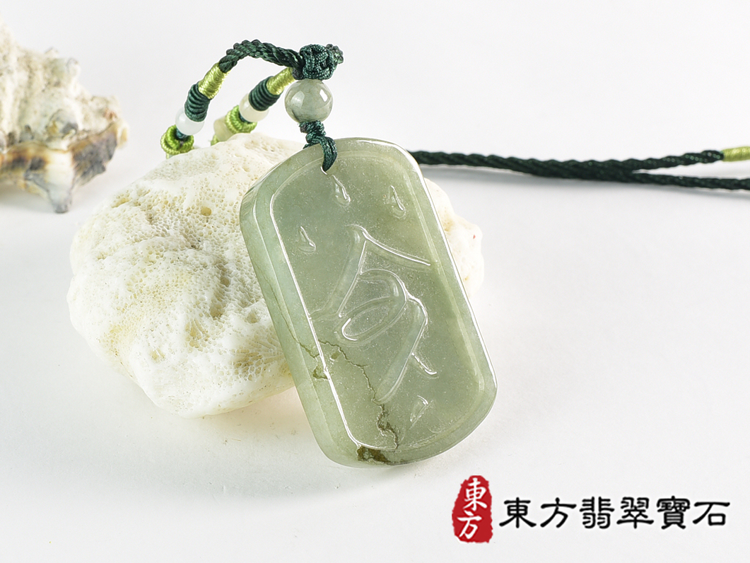 翡翠令牌項鍊玉珮(令牌:令牌A貨翡翠令牌玉珮、緬甸玉令牌玉墜)。淡綠色油青種令牌,FP061。客製化訂做各種翡翠令牌吊墜玉珮項鍊。★附A貨翡翠雙證書 2.jpg