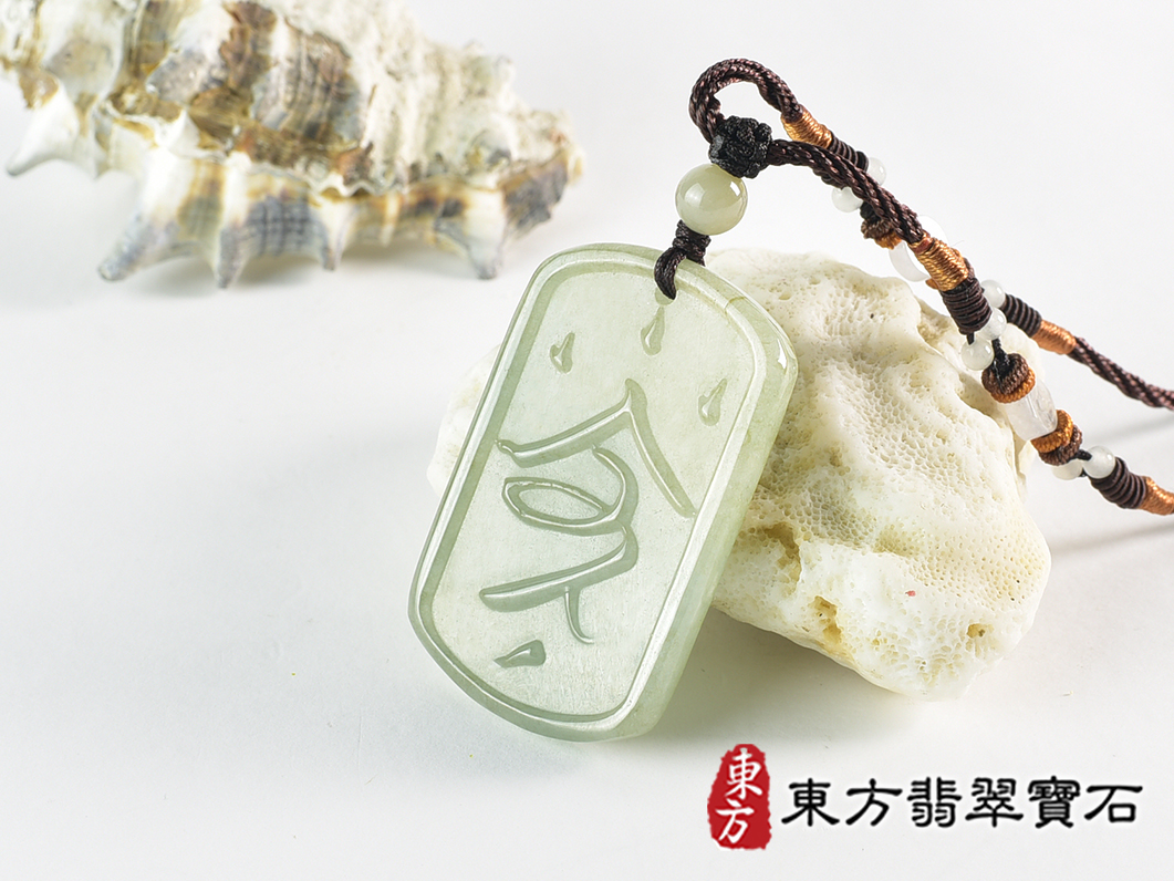 翡翠令牌項鍊玉珮(令牌:令牌A貨翡翠令牌玉珮、緬甸玉令牌玉墜)。淡綠色油青種令牌,FP062。客製化訂做各種翡翠令牌吊墜玉珮項鍊。★附A貨翡翠雙證書 1.jpg