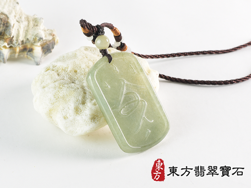 翡翠令牌項鍊玉珮(令牌:令牌A貨翡翠令牌玉珮、緬甸玉令牌玉墜)。淡綠色油青種令牌,FP062。客製化訂做各種翡翠令牌吊墜玉珮項鍊。★附A貨翡翠雙證書 2.jpg