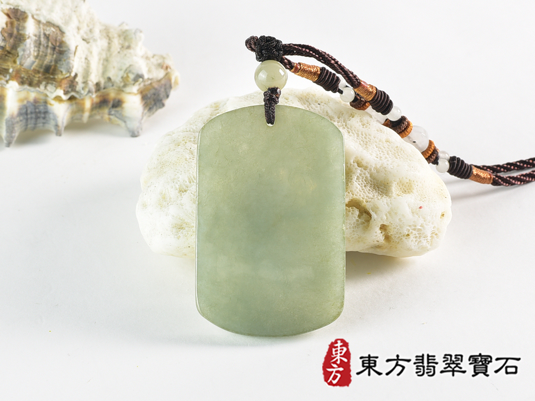 翡翠令牌項鍊玉珮(令牌:令牌A貨翡翠令牌玉珮、緬甸玉令牌玉墜)。淡綠色油青種令牌,FP062。客製化訂做各種翡翠令牌吊墜玉珮項鍊。★附A貨翡翠雙證書 3.jpg