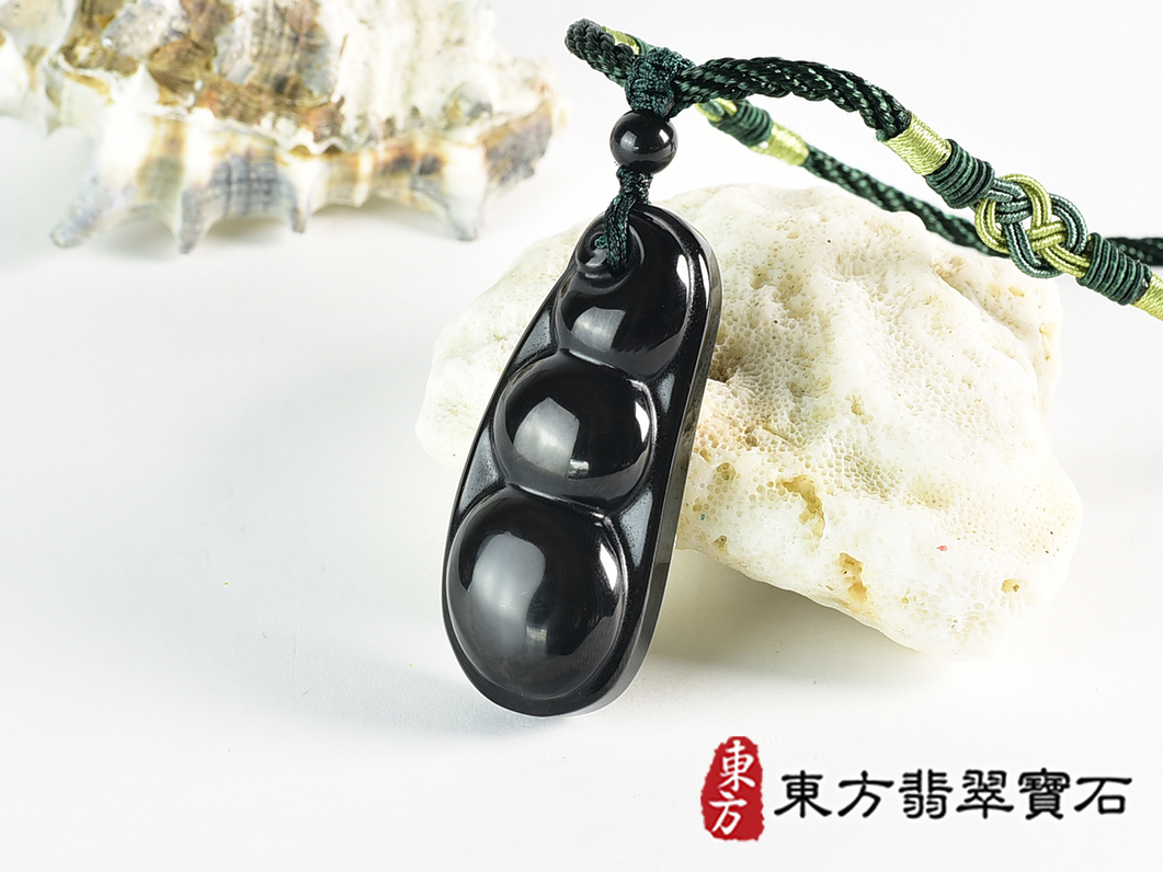 炫彩黑曜石豌豆項鍊玉珮(四季平安:豌豆炫彩黑曜石牌豌豆玉珮、炫彩黑曜石豌豆玉墜)。炫彩黑曜石豌豆,FR041。客製化訂做各種炫彩黑曜石豌豆吊墜玉珮項鍊。★附東方翡翠寶石保證卡 1.jpg