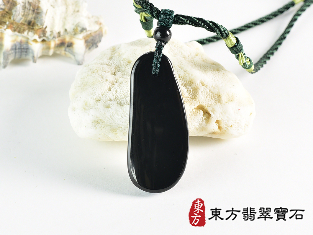 炫彩黑曜石豌豆項鍊玉珮(四季平安:豌豆炫彩黑曜石牌豌豆玉珮、炫彩黑曜石豌豆玉墜)。炫彩黑曜石豌豆,FR041。客製化訂做各種炫彩黑曜石豌豆吊墜玉珮項鍊。★附東方翡翠寶石保證卡 3.jpg