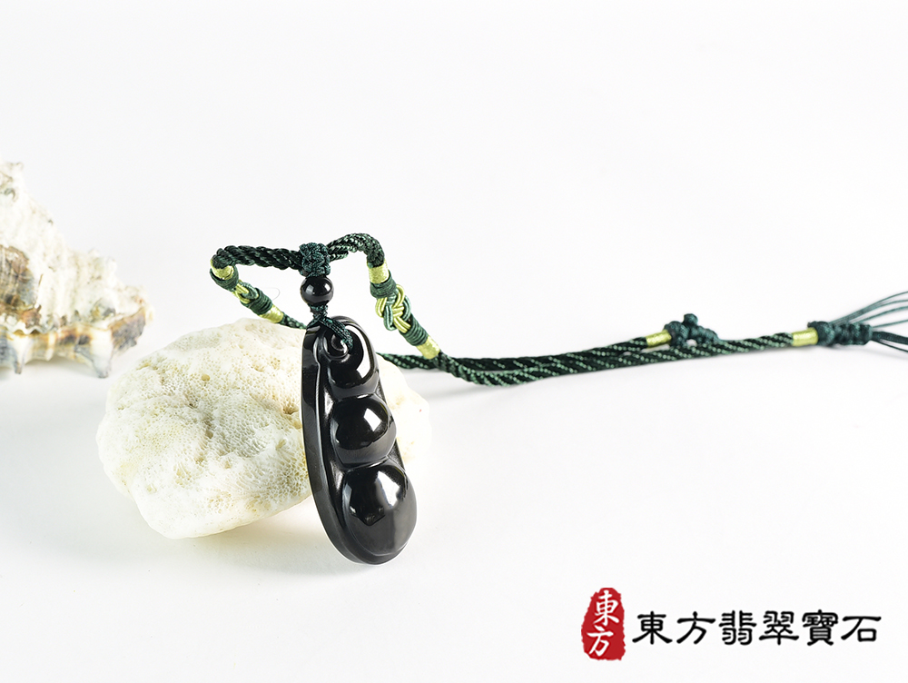 炫彩黑曜石豌豆項鍊玉珮(四季平安:豌豆炫彩黑曜石牌豌豆玉珮、炫彩黑曜石豌豆玉墜)。炫彩黑曜石豌豆,FR041。客製化訂做各種炫彩黑曜石豌豆吊墜玉珮項鍊。★附東方翡翠寶石保證卡 4.jpg