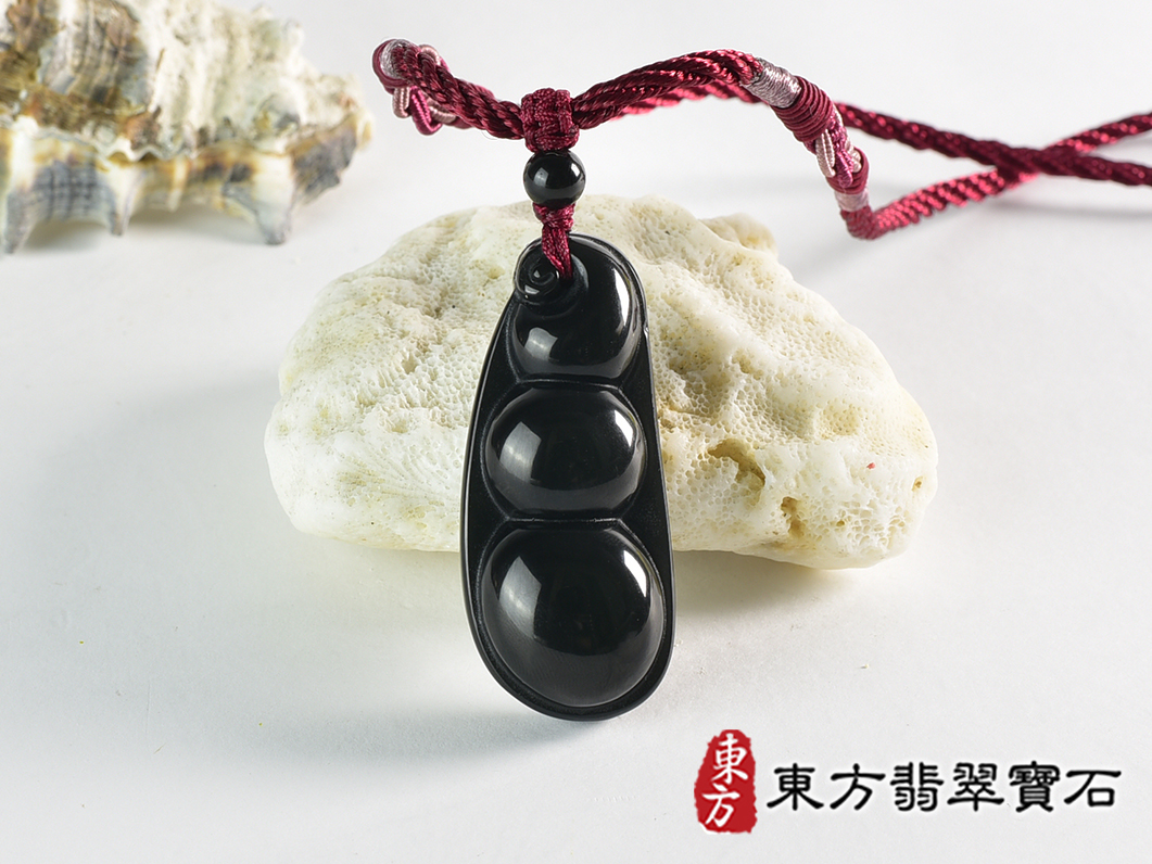 金曜石豌豆項鍊玉珮(四季平安:豌豆金曜石牌豌豆玉珮、金曜石豌豆玉墜)。金曜石豌豆,FR042。客製化訂做各種金曜石豌豆吊墜玉珮項鍊。★附東方翡翠寶石保證卡 0.jpg