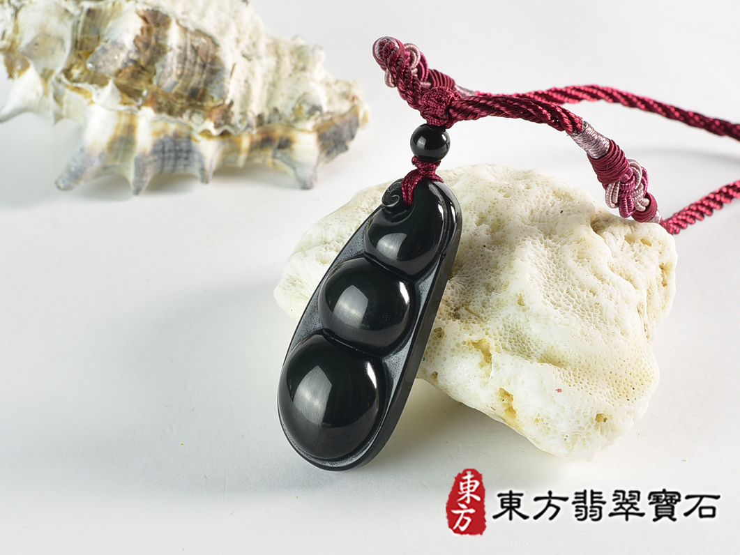 金曜石豌豆項鍊玉珮(四季平安:豌豆金曜石牌豌豆玉珮、金曜石豌豆玉墜)。金曜石豌豆,FR042。客製化訂做各種金曜石豌豆吊墜玉珮項鍊。★附東方翡翠寶石保證卡 1.jpg